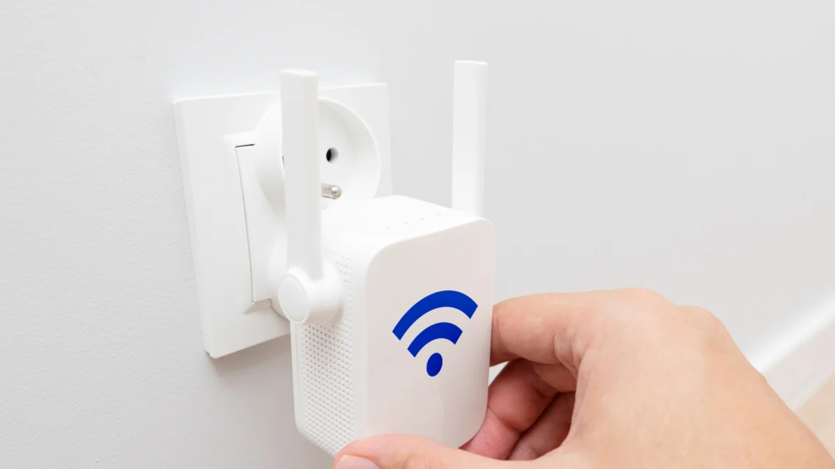 Are Wi-Fi Extenders Still Relevant in the Age of Mesh Networking?