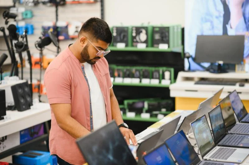 Mastering the Supply Chain: A Comprehensive Guide to Selecting the Right Wholesale IT Distributor