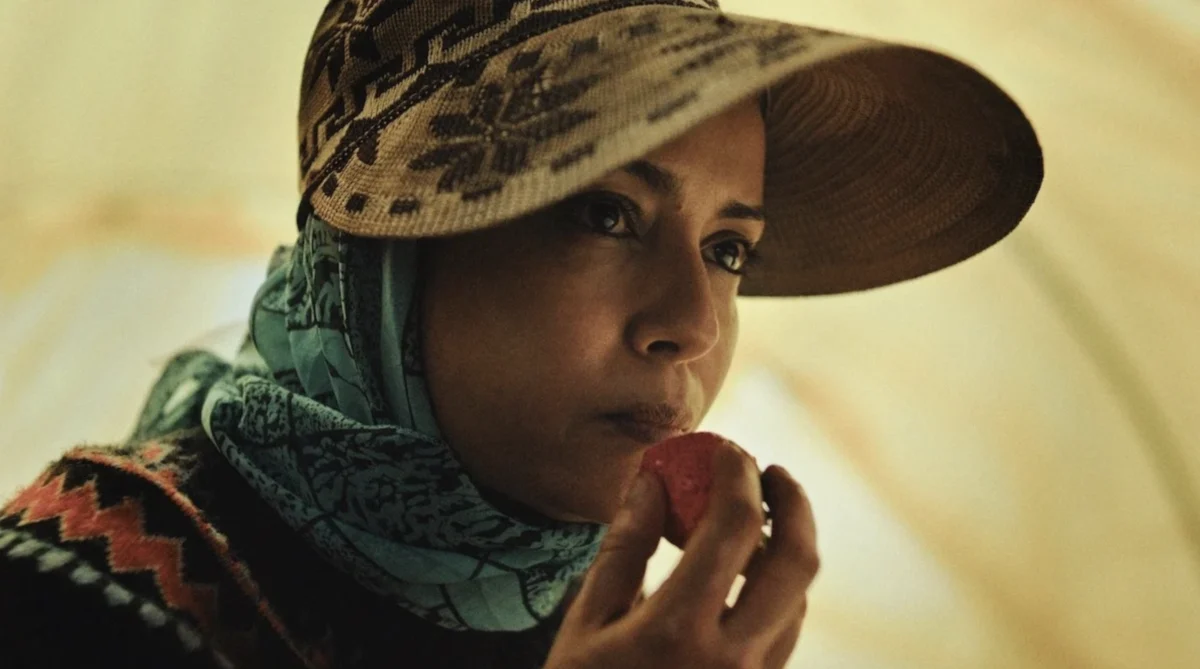 The Bitter Harvest: Laila Marrakchi’s Strawberries Exposes the Invisible Cracks of Migrant Labor