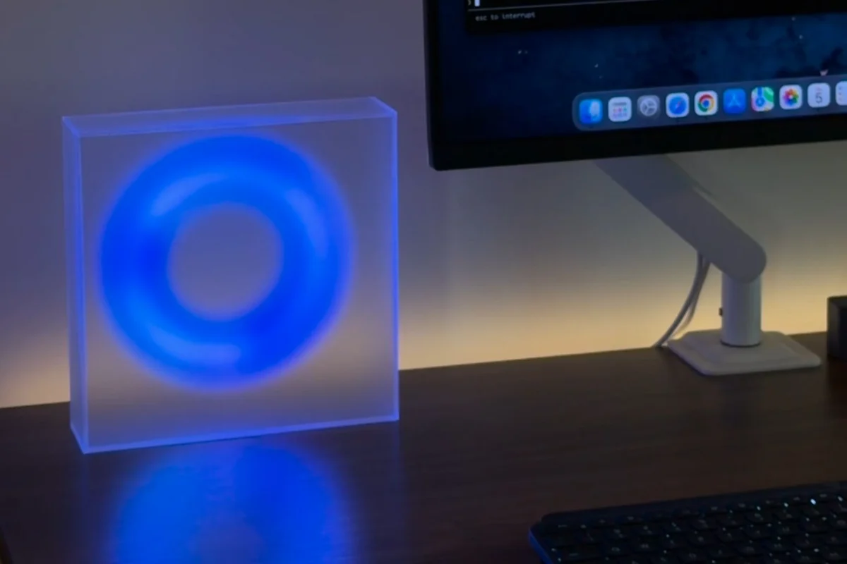 The "Claude Lamp" Phenomenon: How Developers Are Visualizing AI Workflow