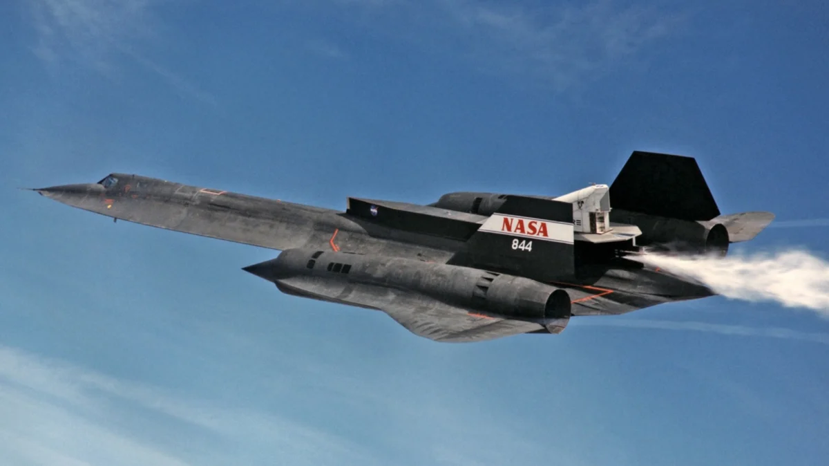 The Ghost in the Hangar: How NASA Secretly Acquired and Hid an SR-71 Blackbird