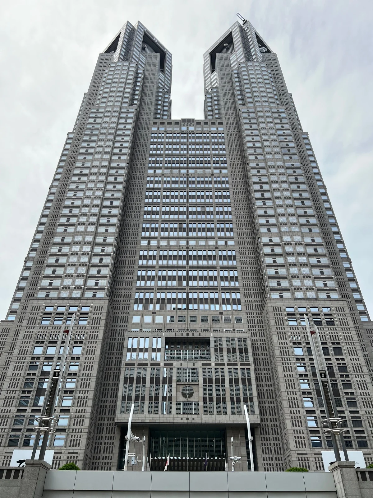 The Hunt for the "One Coin" Meal: A Guide to Surviving Tokyo on a Budget