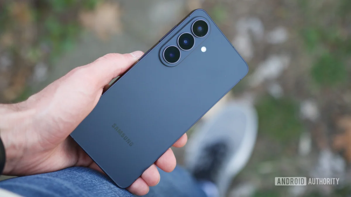 The Shrinking Horizon: Why the Tech Industry Must Reclaim the Compact Smartphone in 2026
