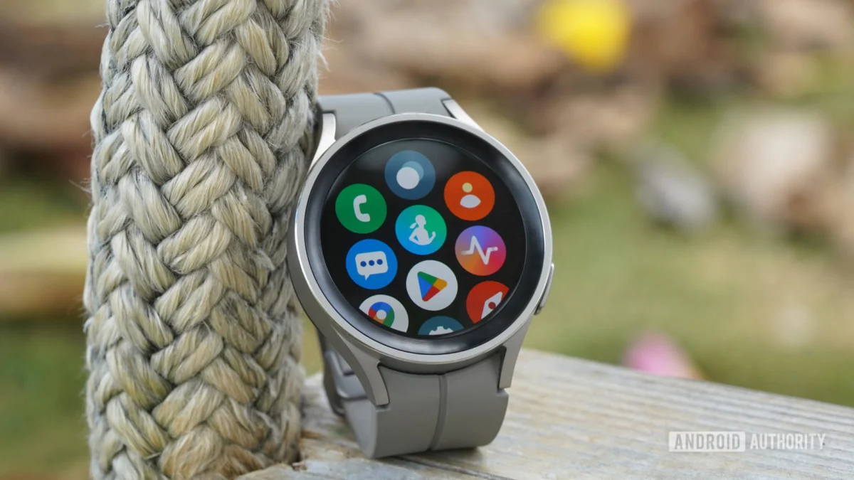 Visual Overhaul: Google Contacts for Wear OS Transitions to a Photo-Centric Interface
