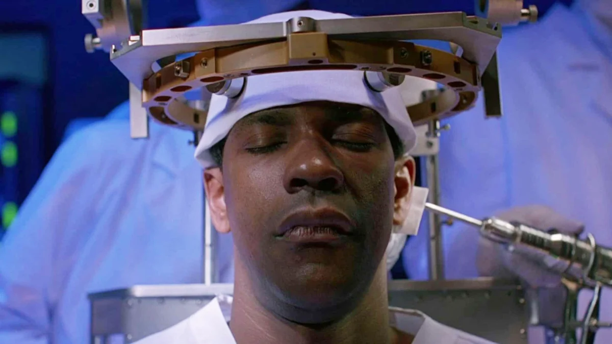 Beyond the Simulation: How Denzel Washington’s Creative Intervention Shaped ‘Virtuosity’