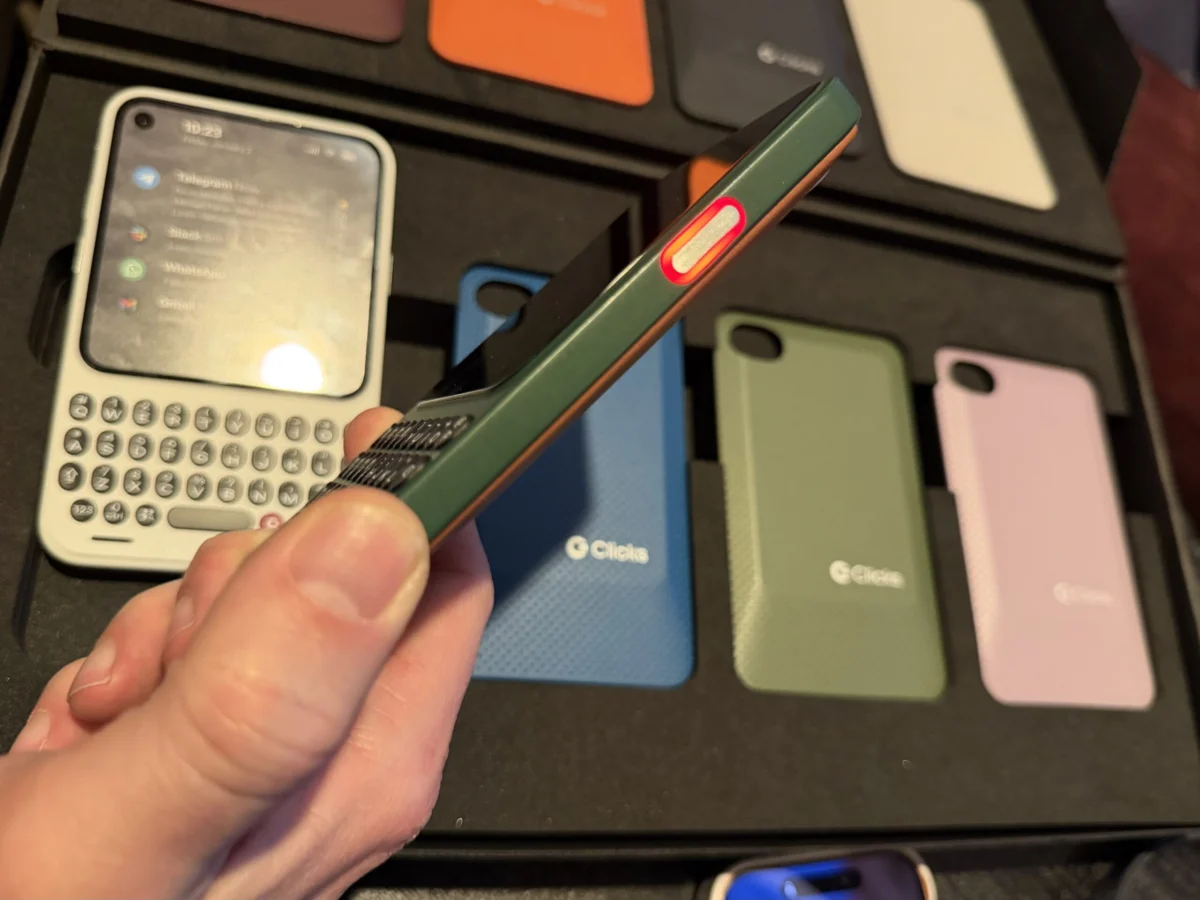 The Return of the Tactile Era: Clicks Technology Unveils the ‘Communicator’ Smartphone