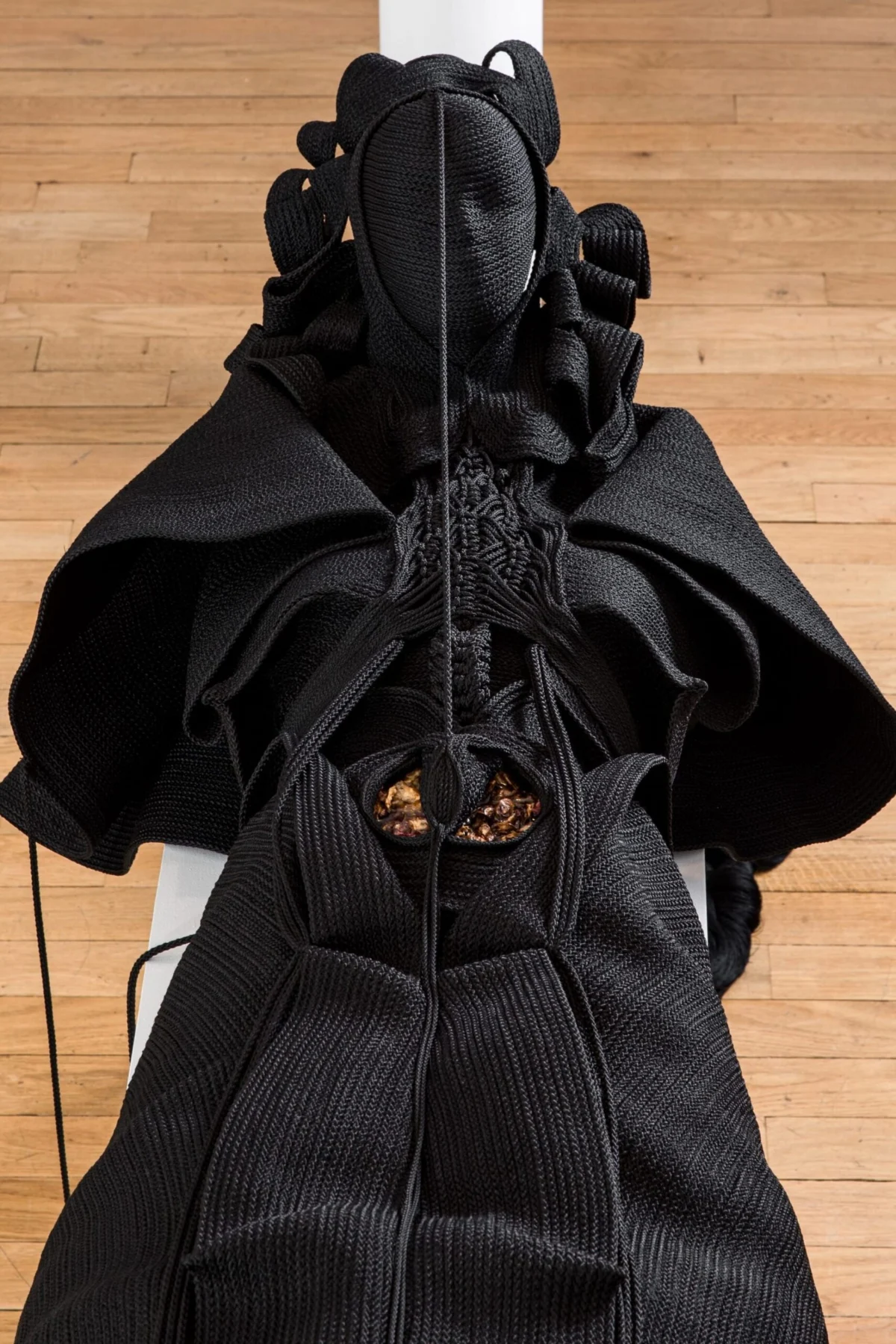 The Threads of Memory: Jeanne Vicerial’s "Incarnation" Reimagines Femininity Across Aix-en-Provence