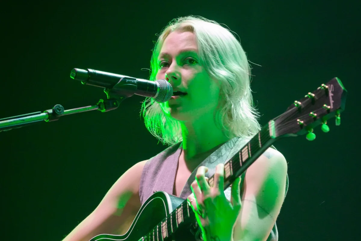 Unplugged at the Garden: Inside Phoebe Bridgers’ Radical Experiment in Digital Silence