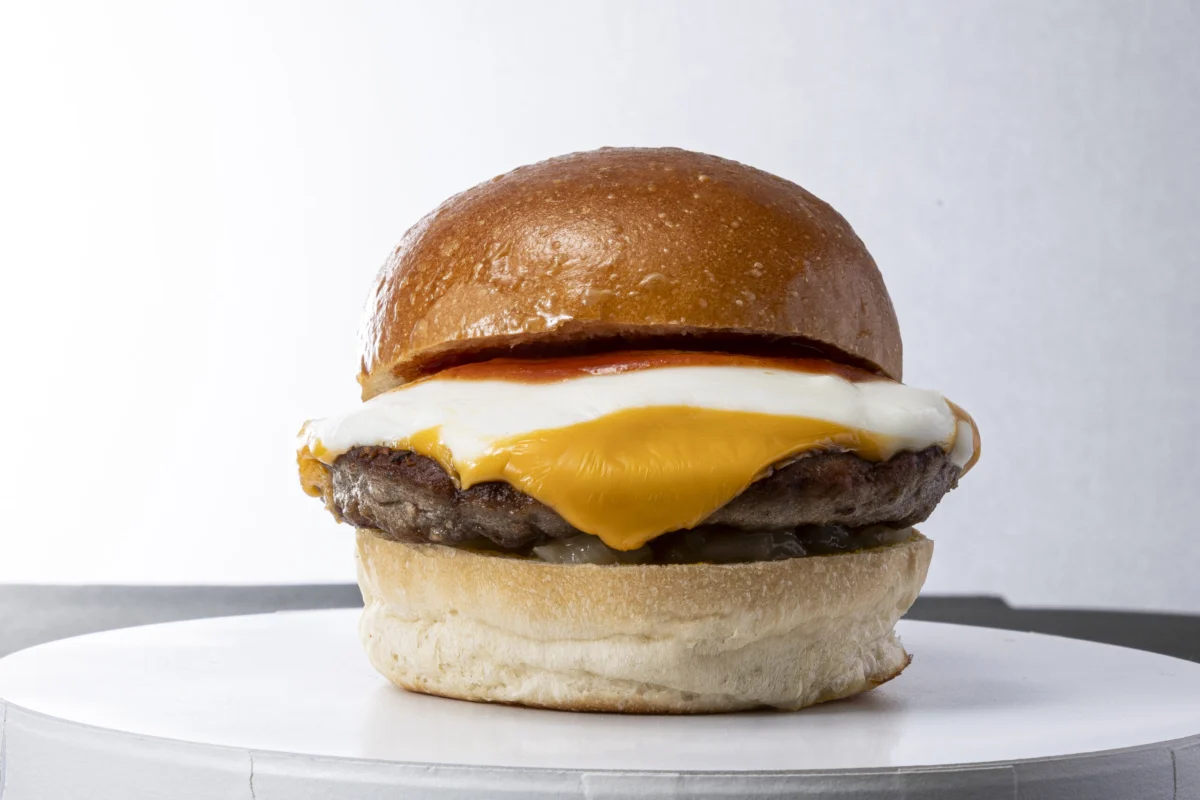 Beyond the Bun: Inside the High-Stakes Evolution of Mos Burger’s "Mosh Burger & Bar" in Ginza