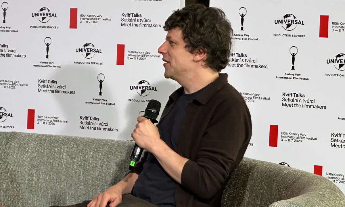 Distancing from the Digital Age: Jesse Eisenberg Reflects on Zuckerberg, Social Media, and the Evolution of Stardom at KVIFF