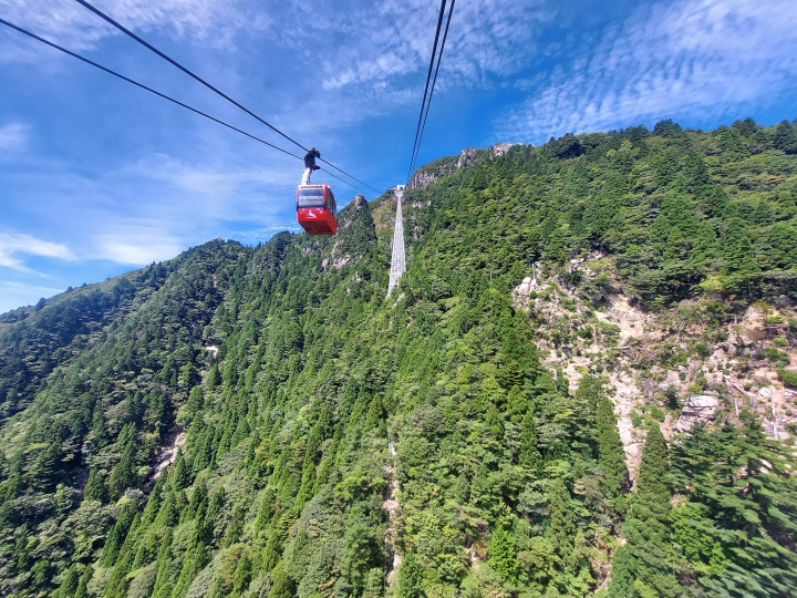 Escaping to the Clouds: A Comprehensive Guide to Mt. Gozaisho and the Historic Yunoyama Onsen