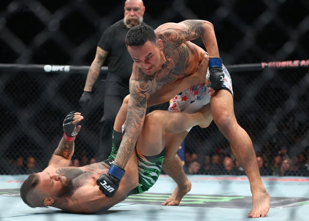 McGregor’s Octagon Return Ends in Heartbreak: Knee Injury Halts Bout Against Holloway in 69 Seconds