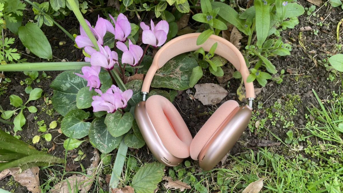 The Battle for Audio Supremacy: Apple AirPods Max 2 vs. Sony WH-1000XM6