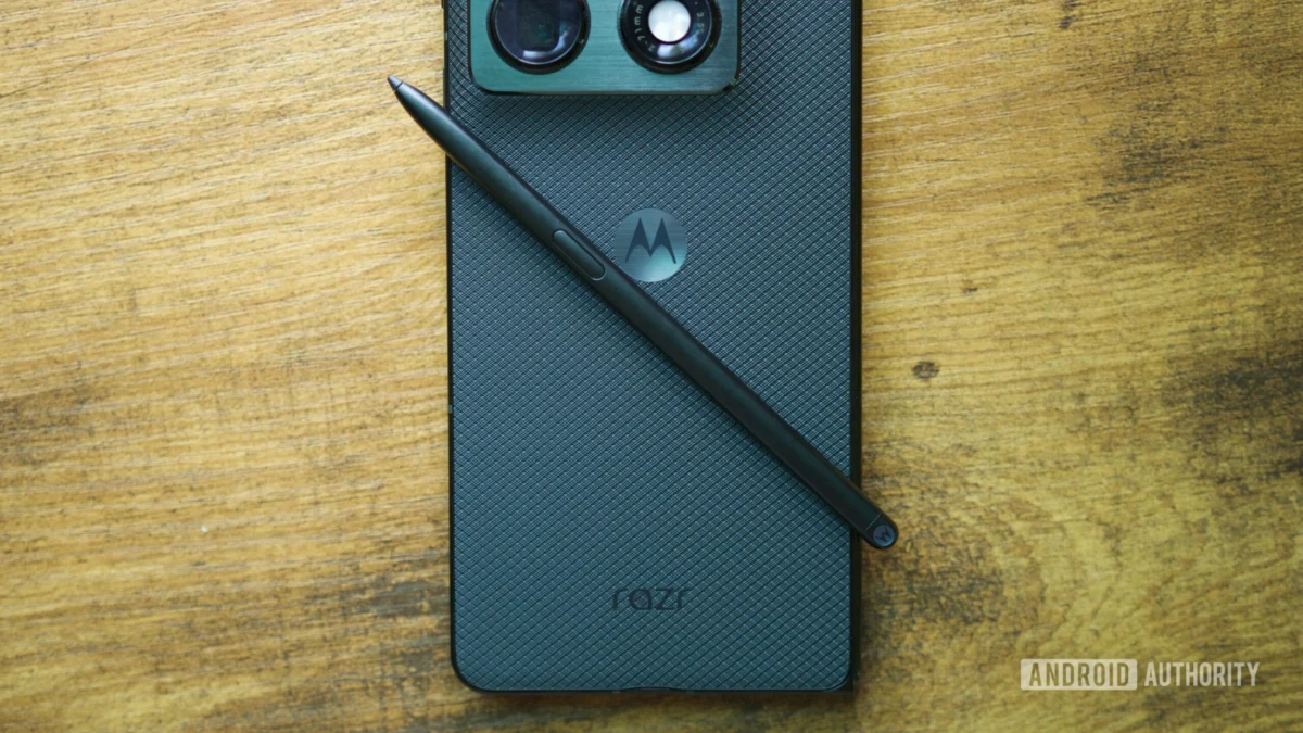The Folding Frontier: A Deep Dive into the Motorola Razr Fold vs. Google Pixel 10 Pro Fold
