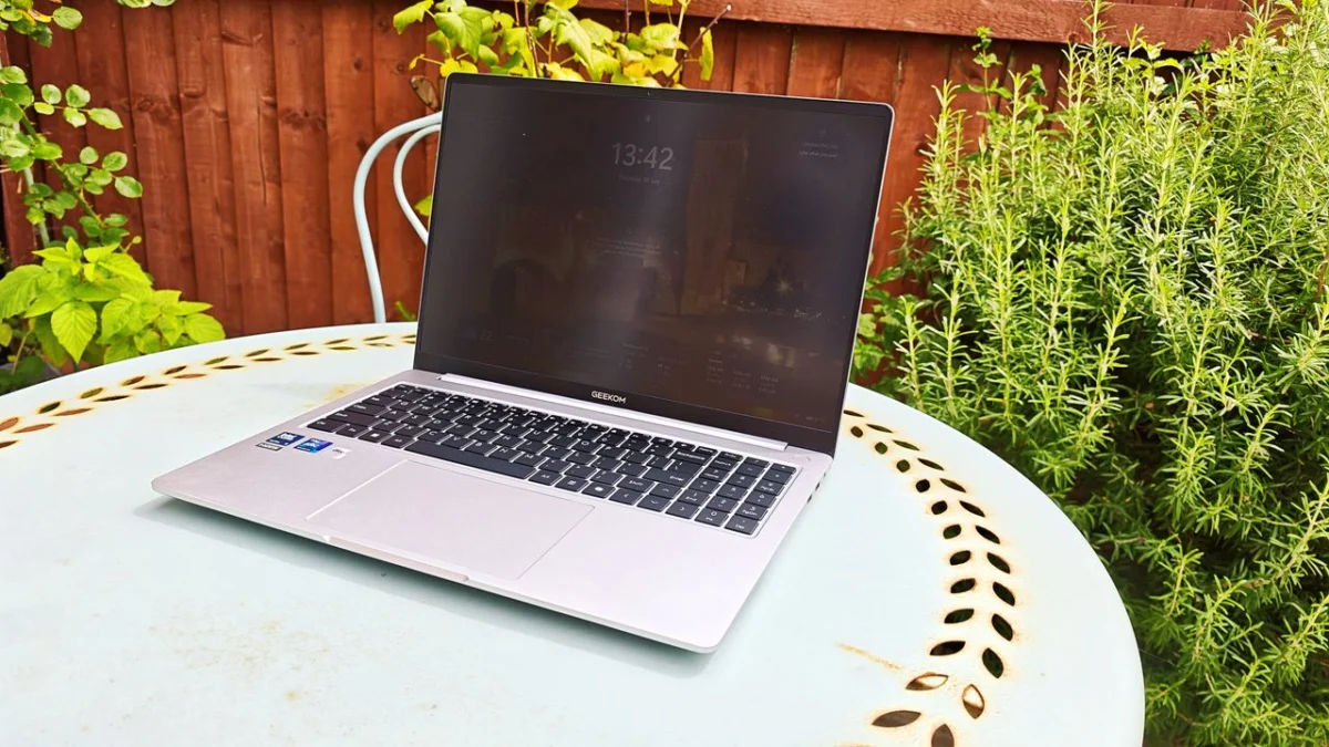 The Geekom GeekBook M16: Redefining the Mid-Range Laptop Paradigm