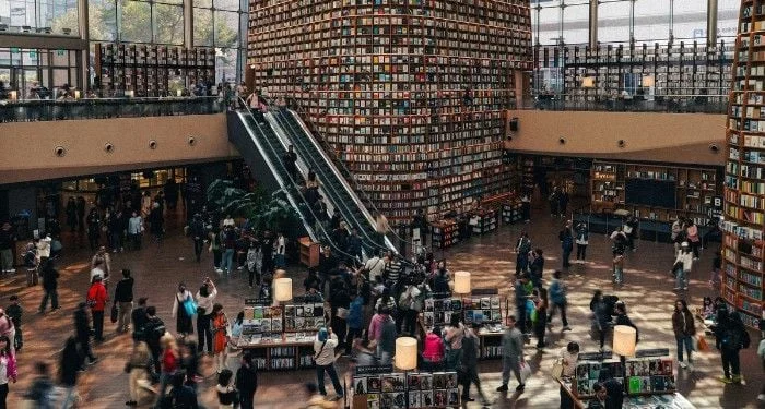 The Literary Zeitgeist: Analyzing the Heavy Hitters Dominating Today’s Bestseller Lists