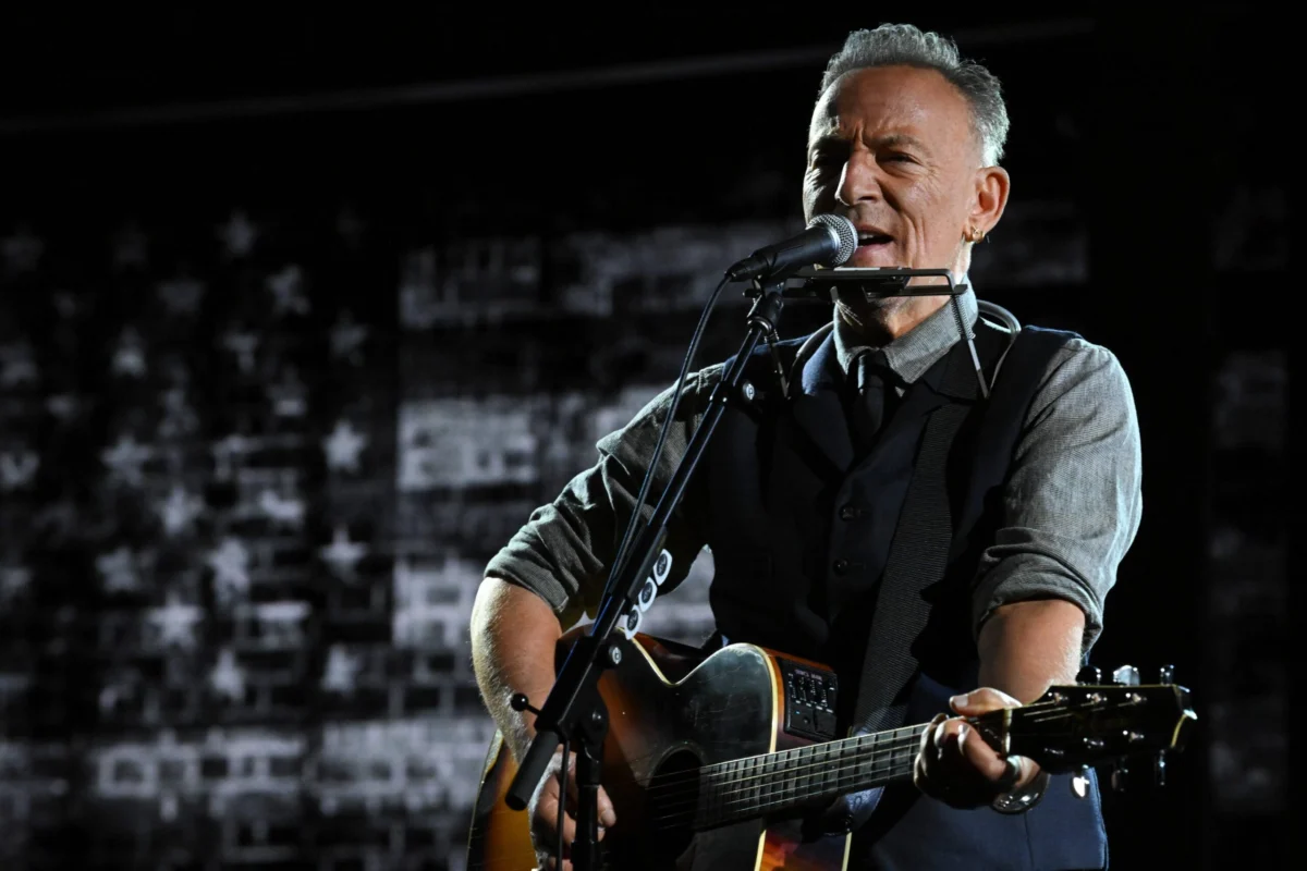 The Sound of Dissent: Bruce Springsteen, Critical Patriotism, and the Cultural Divide