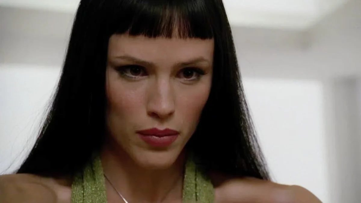 The Spy Who Came in for a Cameo: Remembering Roger Moore’s Pivotal Role in J.J. Abrams’ ‘Alias’