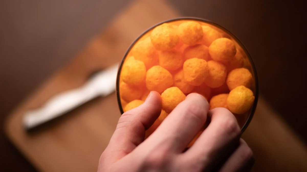 Highway Havoc: 120 Tubs of Cheese Balls Spill on LA Freeway, Triggering Traffic Chaos and Opportunistic Snacking