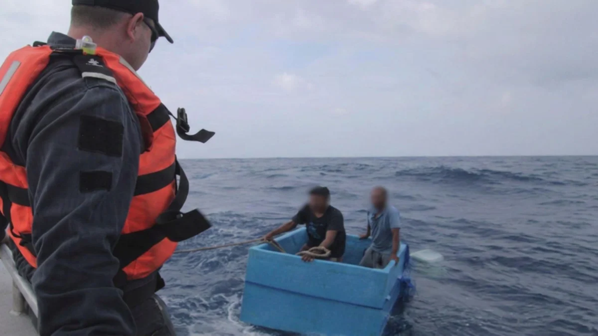 Survival Against the Odds: Two Mexican Fishermen Rescued After Five Days Adrift in the Pacific
