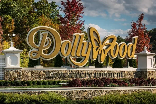 The Show Must Go On: Dollywood Keeps Its Gates Open as the World Mourns the Loss of Dolly Parton