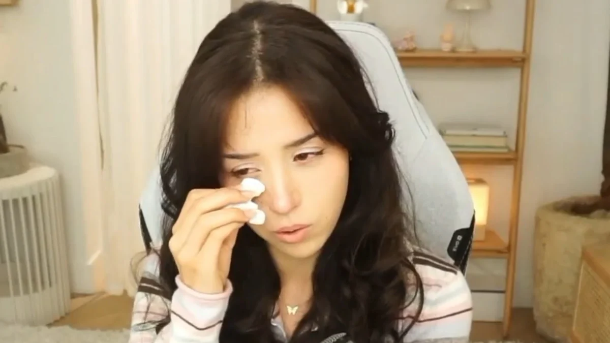 A Tragic Loss: Pokimane Mourns Beloved Cat Mimi Following Fatal Accident