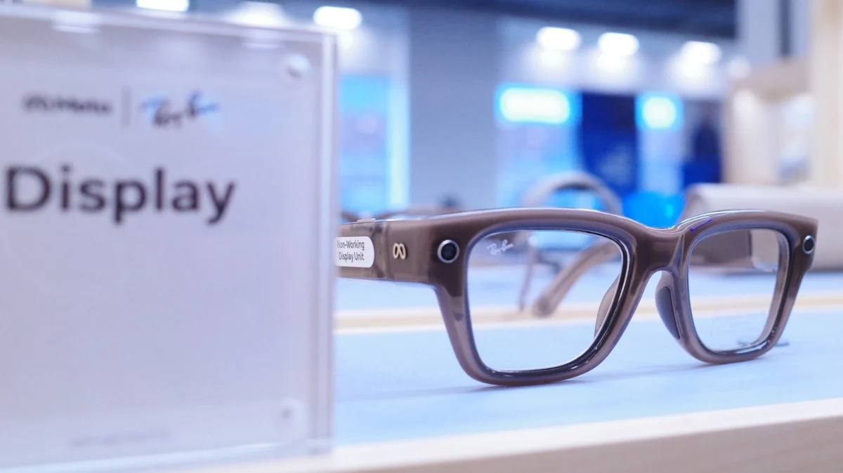Navigating Safety: How to Utilize Meta Display Glasses Behind the Wheel Without Distraction