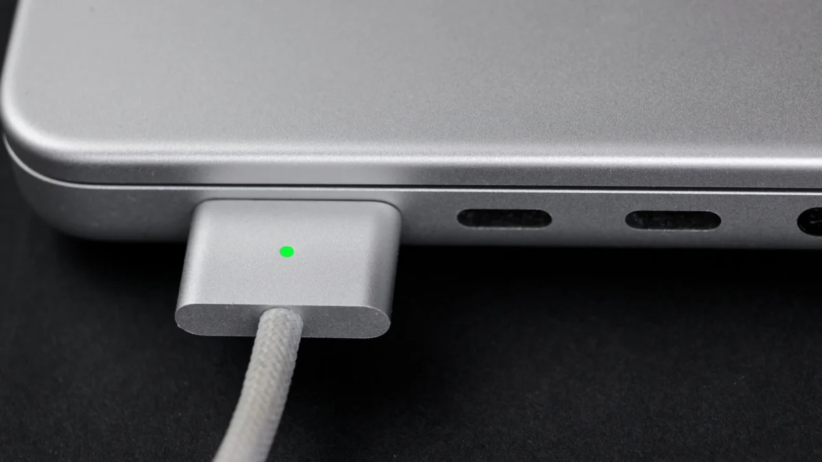The Power Struggle: MagSafe vs. USB-C in the Modern MacBook Ecosystem