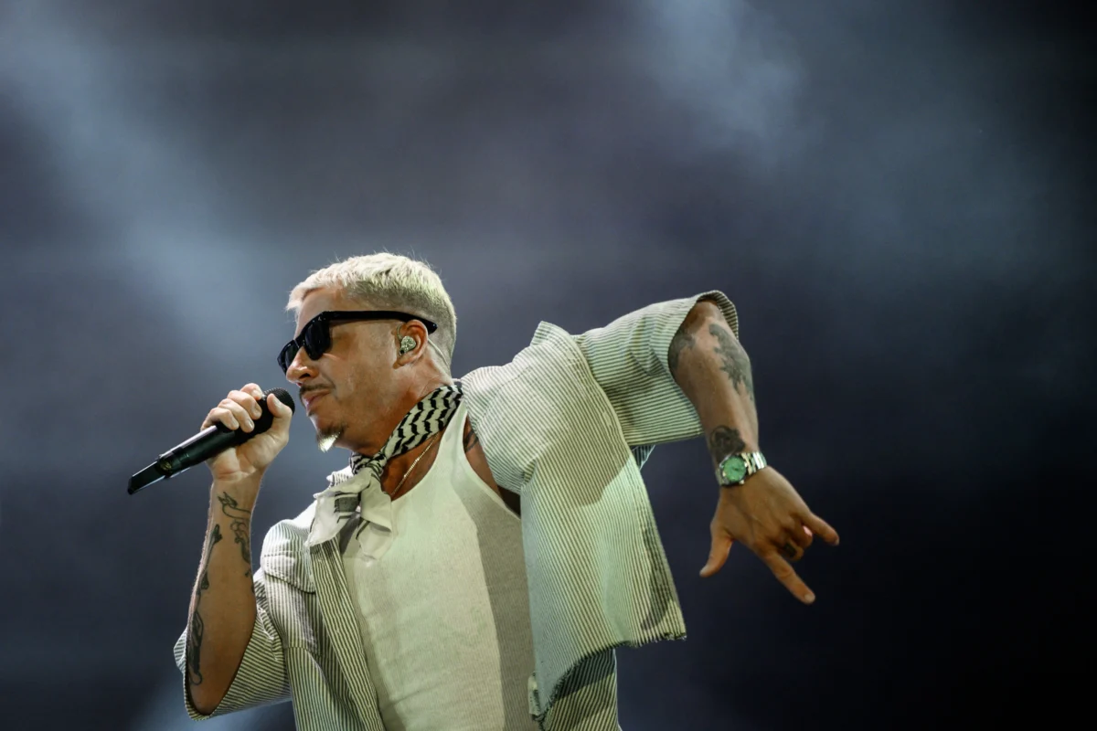 The Stage as a Soapbox: Macklemore’s Political Advocacy Sparks Controversy at Ed Sheeran’s MetLife Stadium Shows