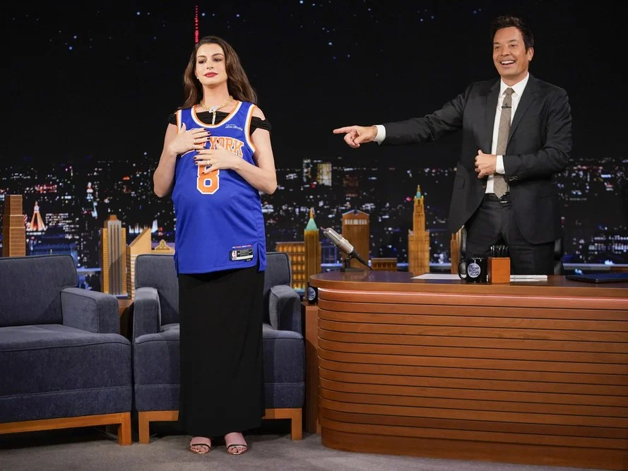 The Hathaway Effect: How an Oscar-Winning Icon Became the Knicks’ Unlikely Talisman