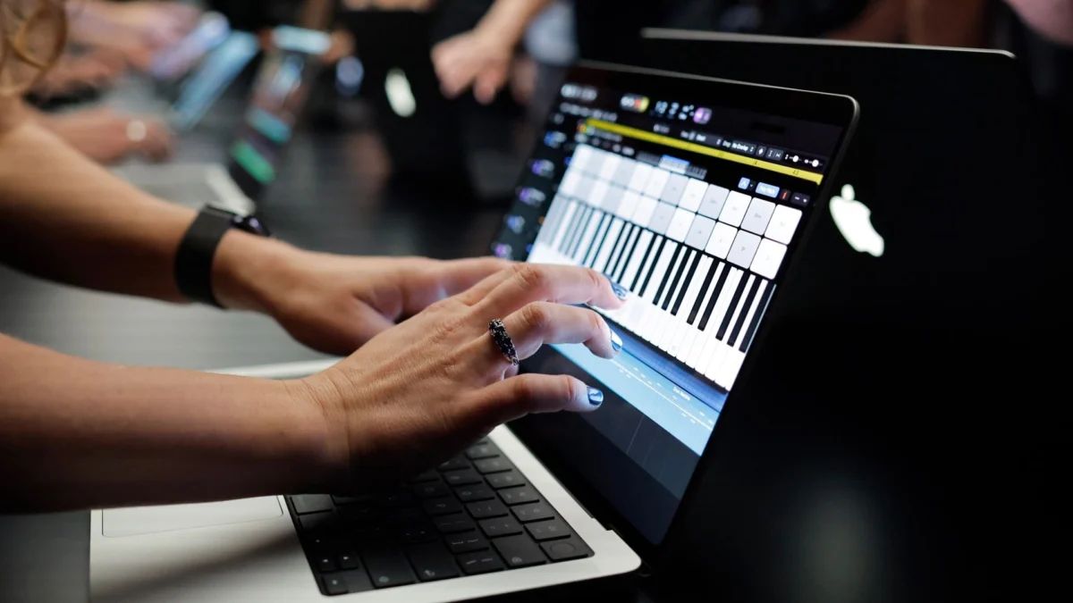 The Touch Revolution: A Hands-On Analysis of the New MacBook Pro with PROLED XDR